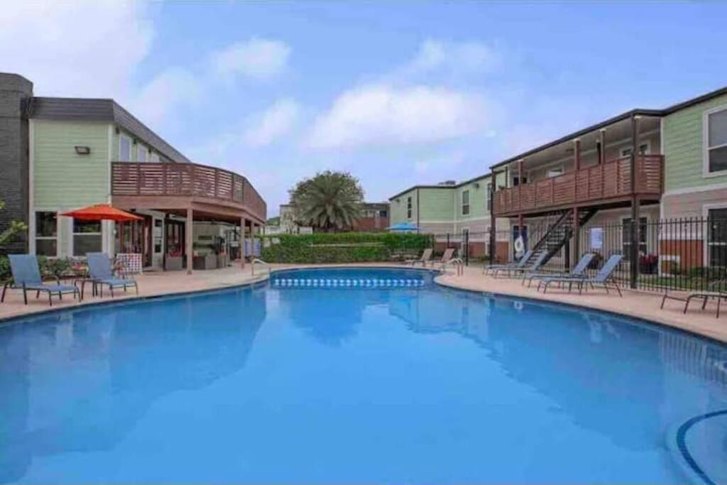 Beautiful/Spacious 2 Bedroom Houston Near Galleria 외부 사진