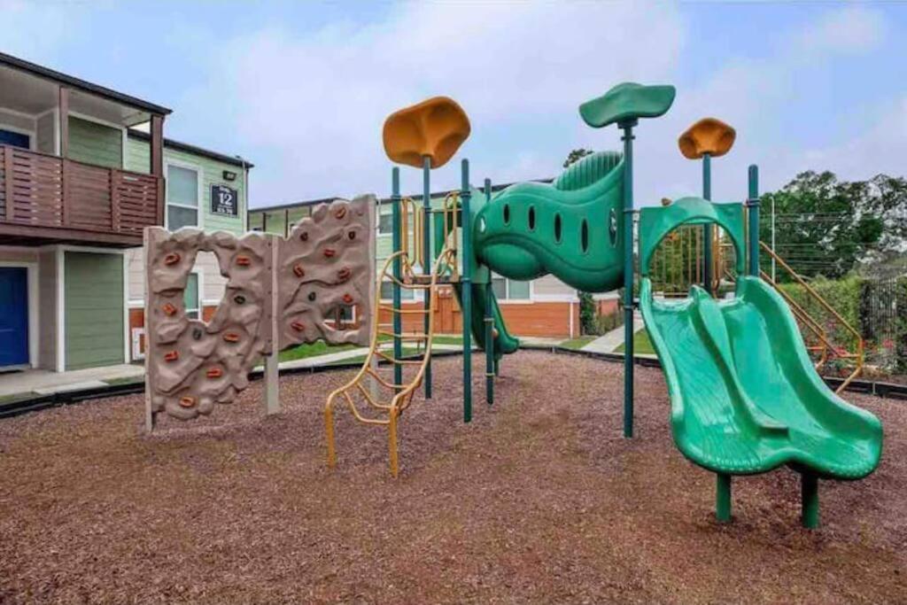 Beautiful/Spacious 2 Bedroom Houston Near Galleria 외부 사진